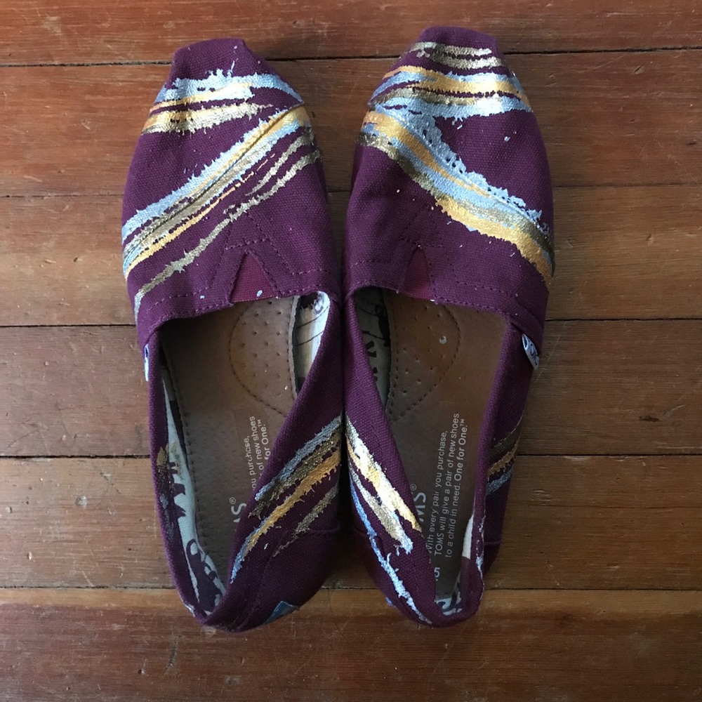 Maroon Toms with paint splatter design